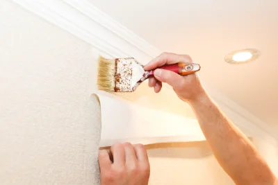 Pose de papier peint à Riche — revêtements muraux et toiles de verre